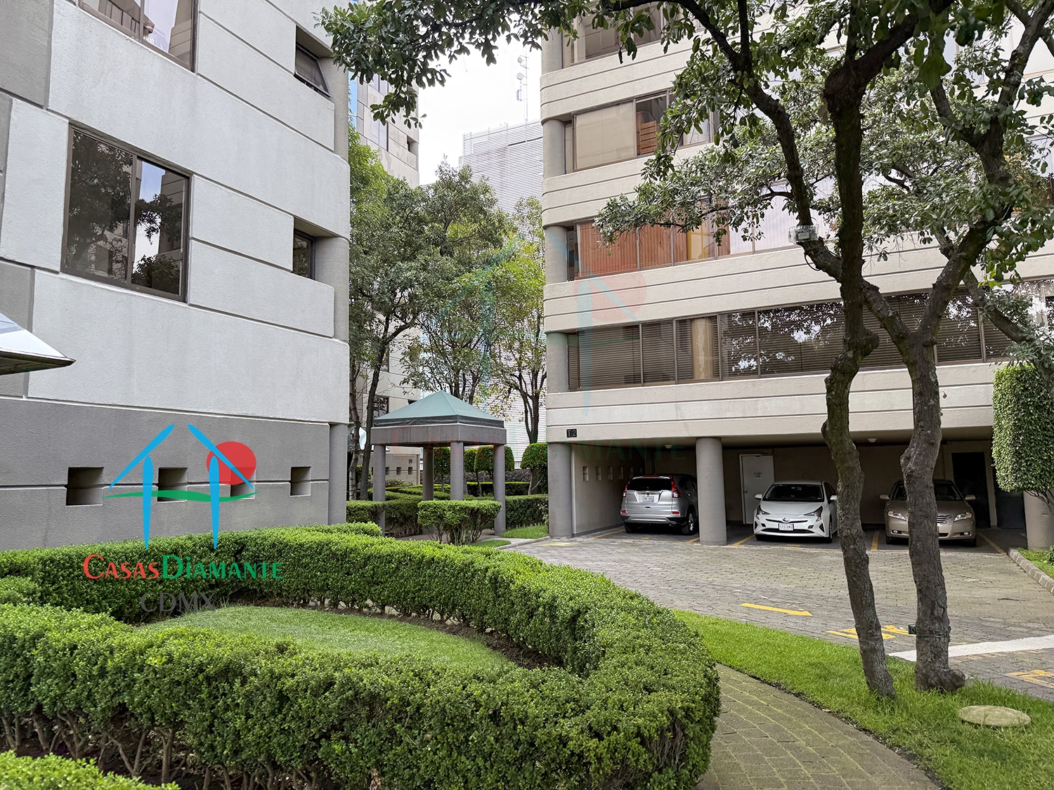 Edificio Jardines en la montaña - Estacionamiento 2